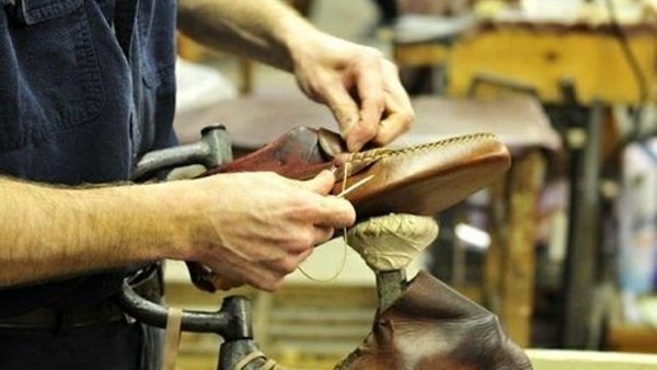Ola de despidos y retiros en fábricas de calzado