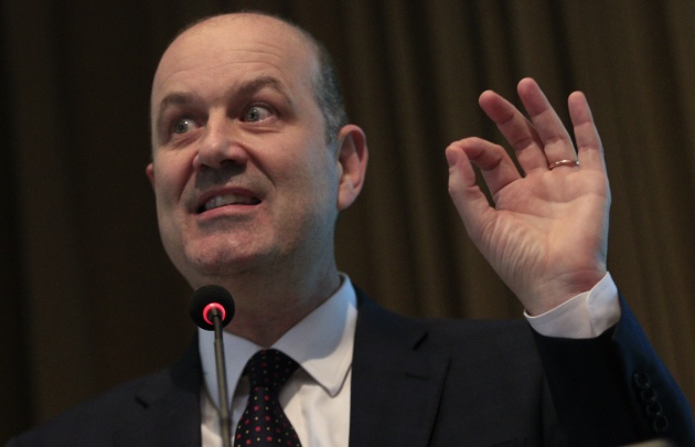 Sturzenegger: “Los argentinos tienen que pensar en pesos” 