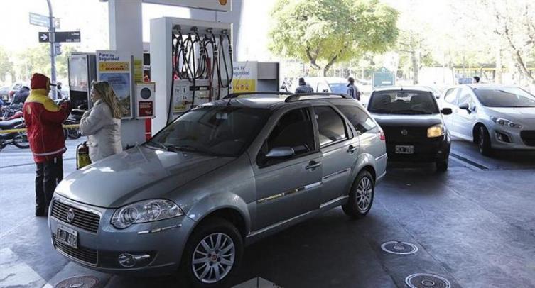 Cierra una estación de servicio cada cinco días