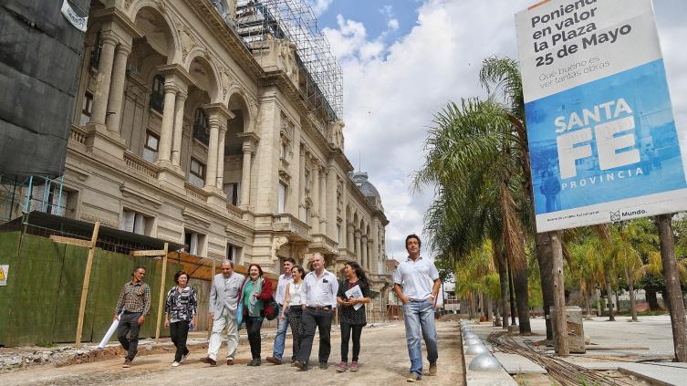 Casi lista la Plaza 25 de Mayo de la ciudad de Santa Fe