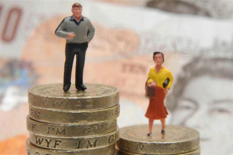 Las mujeres ganan 23 % menos que los hombres