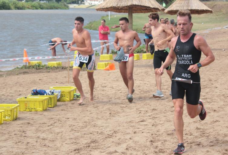 Kevin Giménez ganó el Acuatlón “Ciudad de Santo Tomé” 
