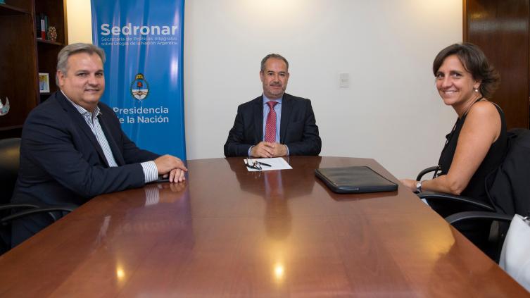 Acuerdan acciones para prevenir y abordar el consumo de sustancias