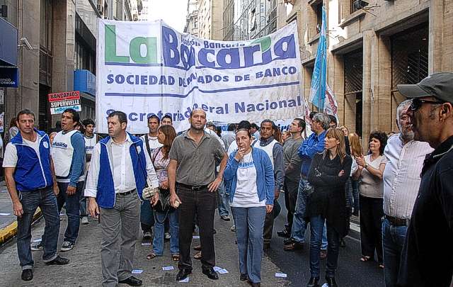 Arrancó el paro bancario por 48 horas