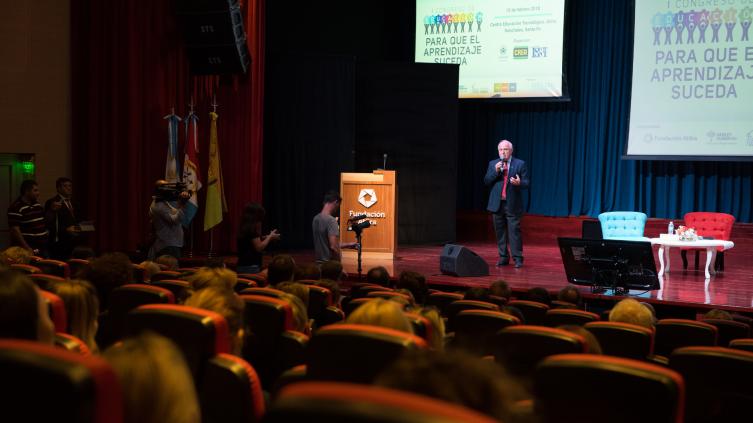 Lifschitz:  “A la educación la construimos entre todos” 
