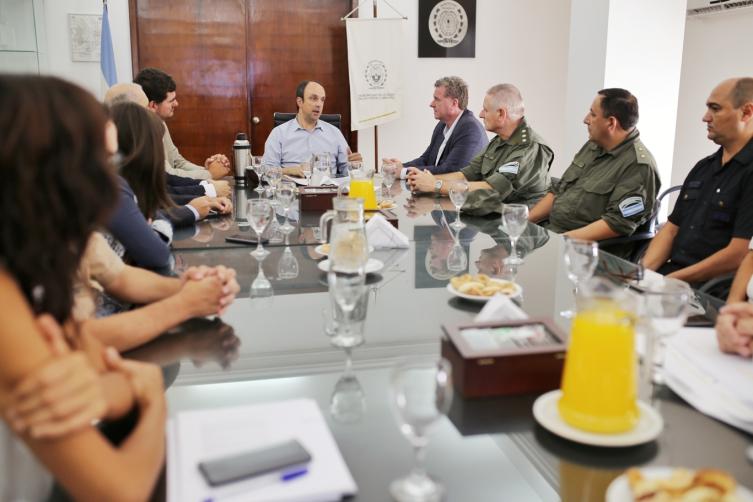 Fuerzas federales suman más barrios y agentes a Santa Fe