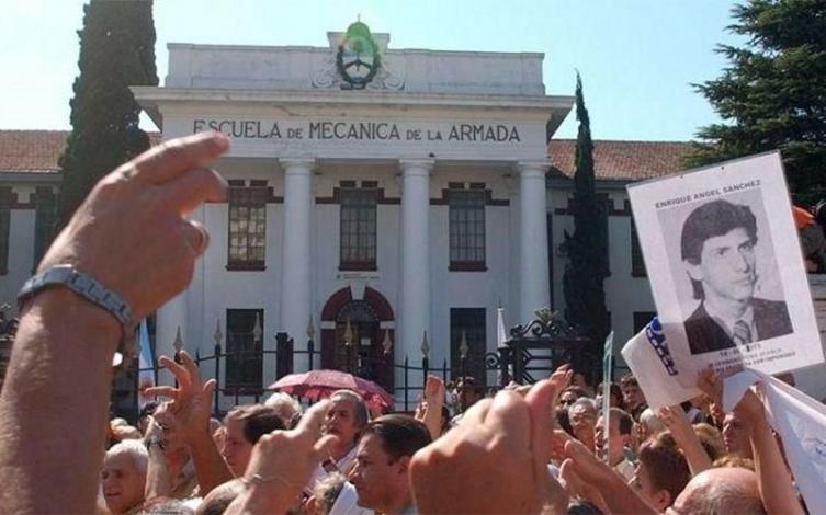 La iglesia entregará el registro de bautismos de la ESMA