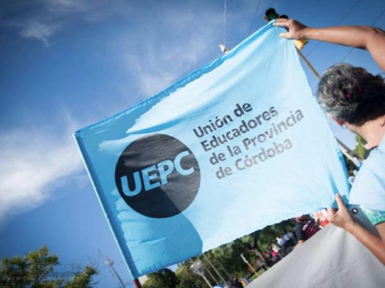 Docentes de Córdoba aceptaron el aumento del 15 % 