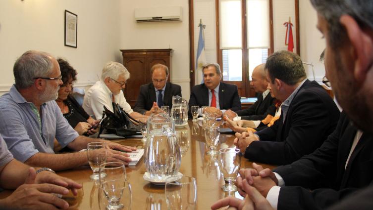 La provincia insistió con el 16 % de aumento a estatales y docentes