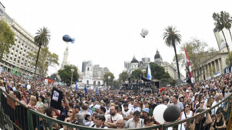 Una multitud reclamó memoria a 42 años del golpe militar