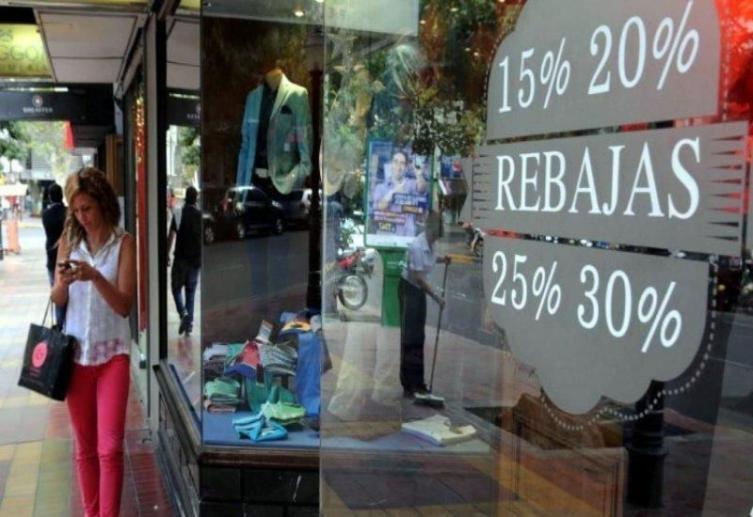 Las ventas en comercios volvieron a caer en marzo