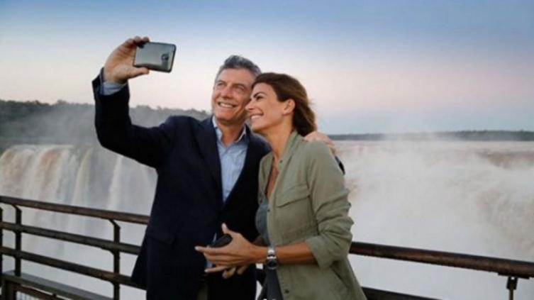 La selfie de Macri y Juliana en las Cataratas del Iguazú
