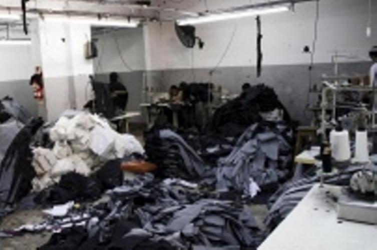 Detectan trabajo esclavo en talleres textiles clandestinos