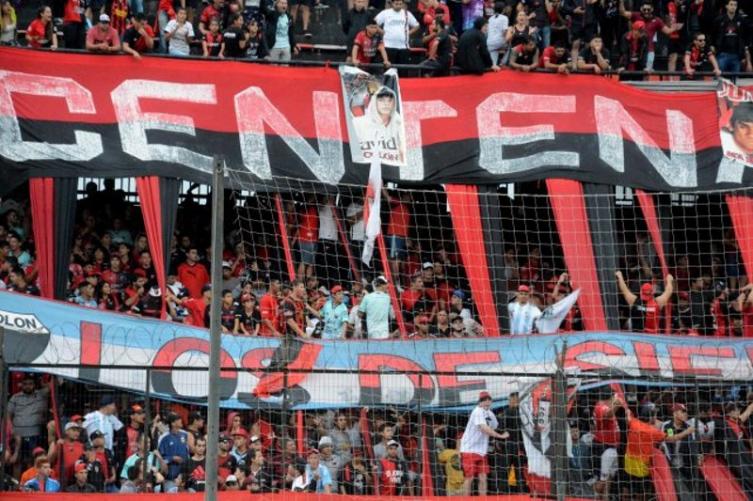Ocho barras de Colón no podrán entrar a ninguna cancha