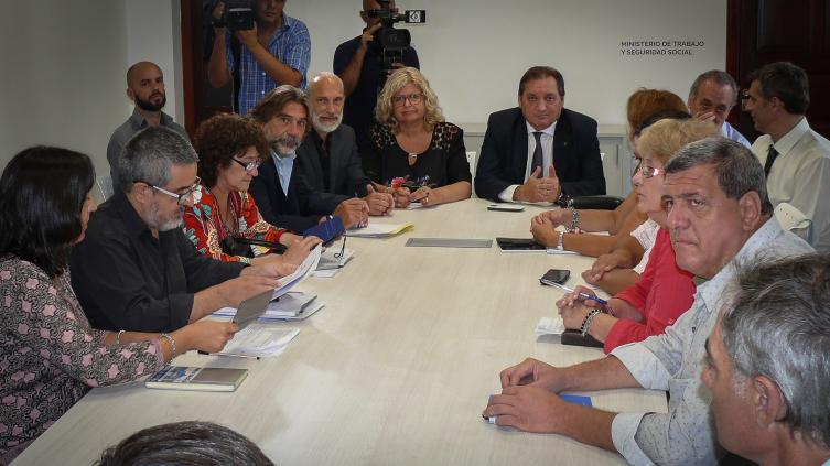 La provincia se comprometió a reabrir la paritaria docente