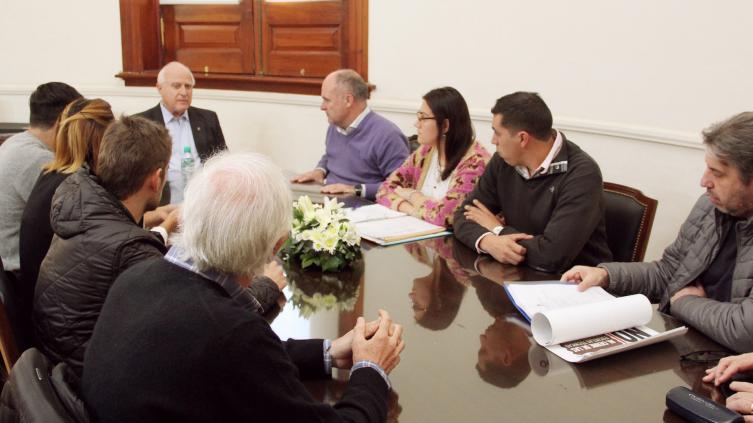 Gestión del gobernador para evitar el cierre de una escuela