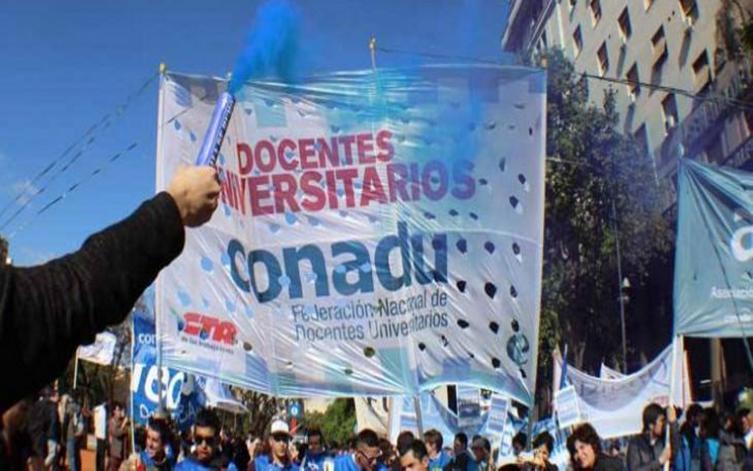 Docentes universitarios paran por 3 días en todo el país 