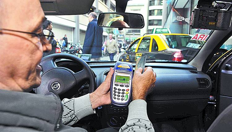 Ya se puede pagar con posnet los taxis en Santa Fe 