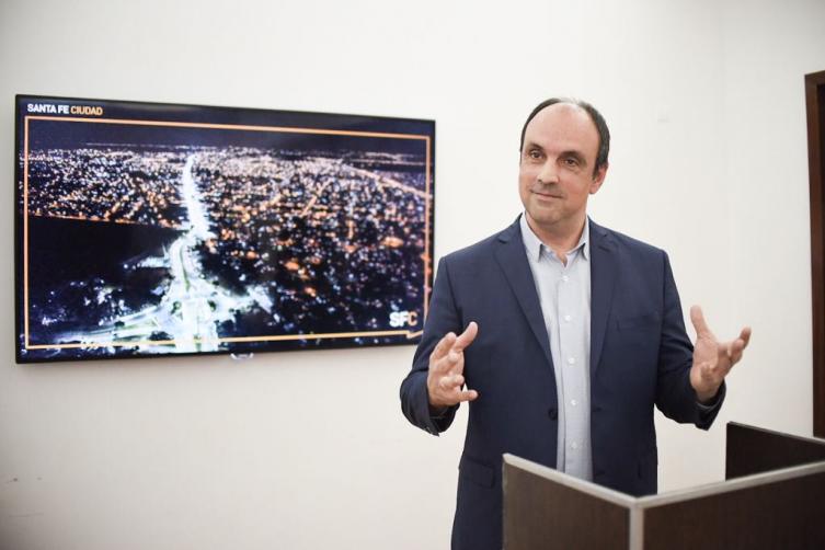 El intendente de Santa Fe disparó contra la EPE