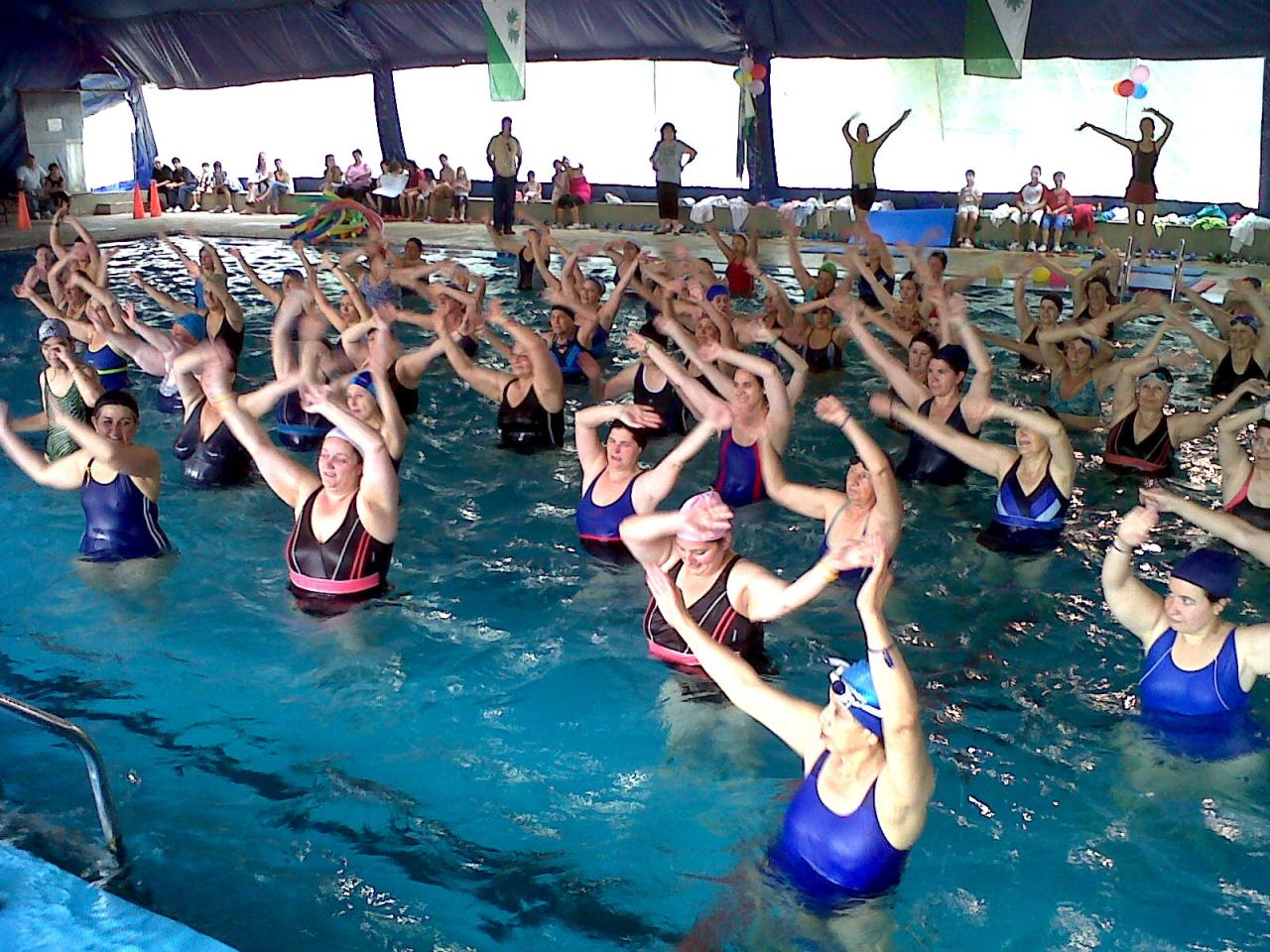Arrancan los cursos de natación para adultos mayores