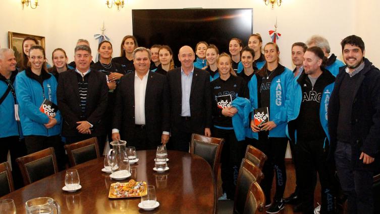 Farías recibió a “Las Panteras” en Casa de Gobierno 