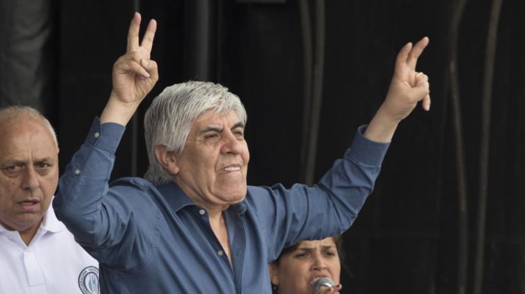 Moyano cerró paritarias con subas del 25 % 