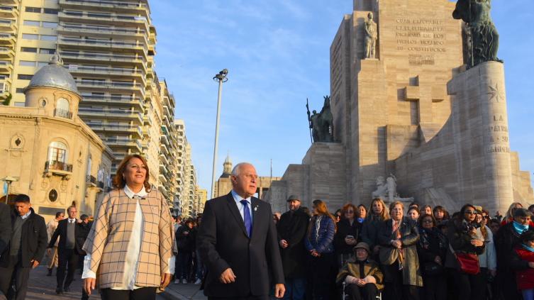 Lifschitz encabezó en Rosario el acto por el Día de la Bandera