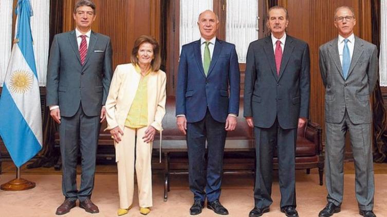 La Corte amenaza con un paro si no le dan más dinero