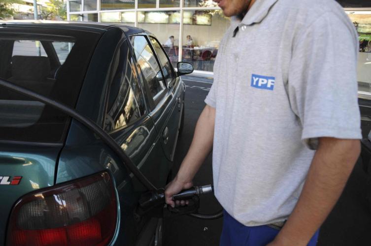 Nuevo aumento en los combustibles de YPF
