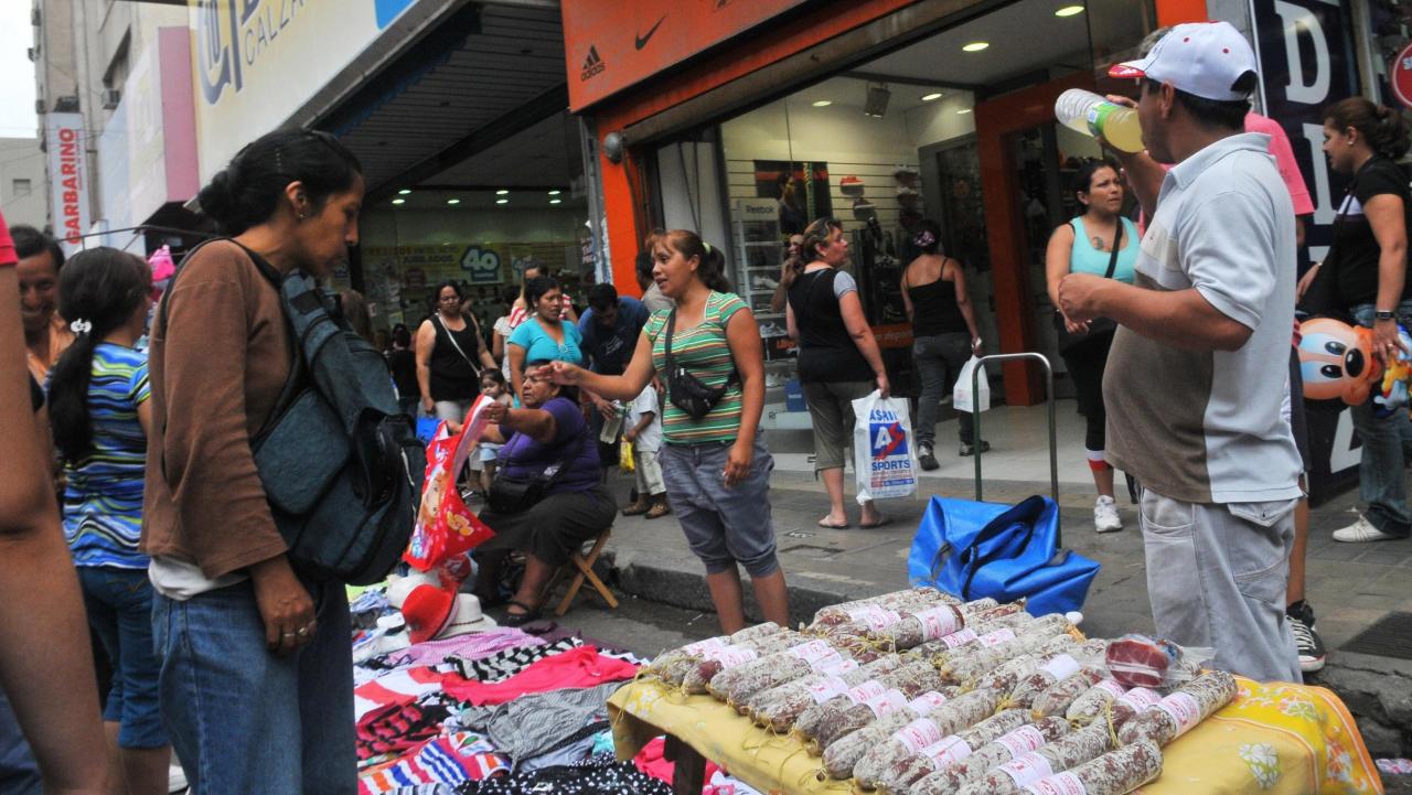 Los manteros copan el centro de Rosario