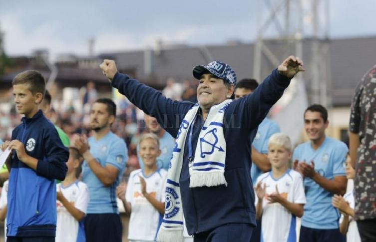 Diego generó una revolución en su llegada a Bielorrusia 