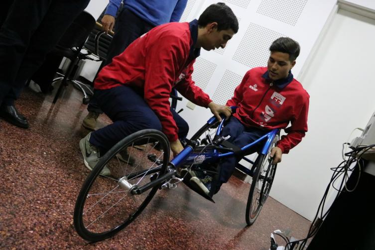 Santiago Sioli recibió una silla de competición