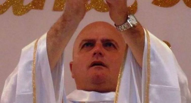 Un cura amenaza excomulgar a quienes voten a favor del aborto