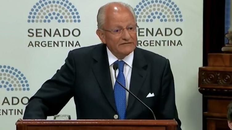 Abel Albino dijo que el virus del SIDA “atraviesa la porcelana” 