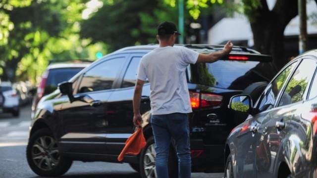 Detienen a un cuidacoches que portaba un arma blanca