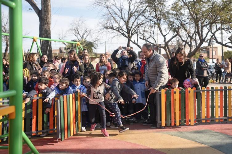 Corral inauguró la renovada Plaza Fournier