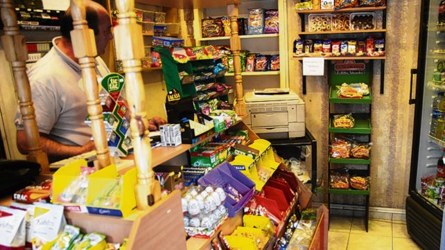 Quiosqueros rosarinos quieren vender alcohol de noche