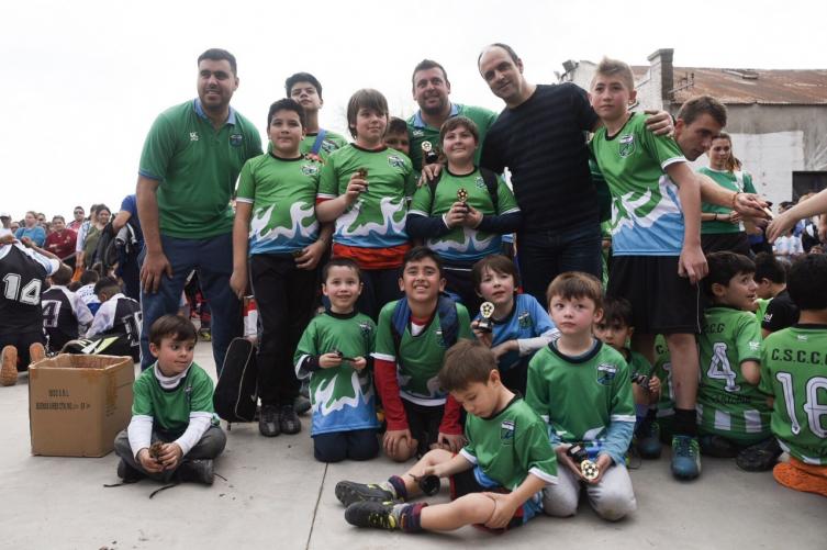 Mil chicos jugaron a la pelota para festejar el Día del Niño