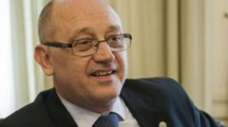 “La cantidad de docentes universitarios es exagerada” 