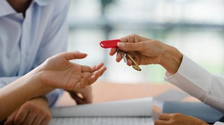 Los inquilinos no deben pagar la comisión de los alquileres