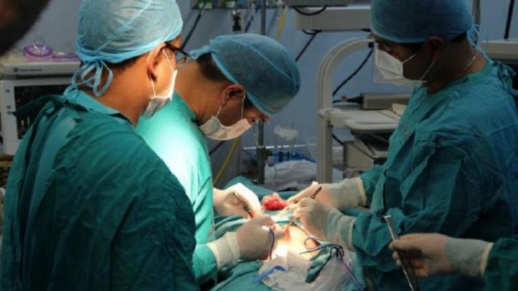 Le amputaron la pierna equivocada