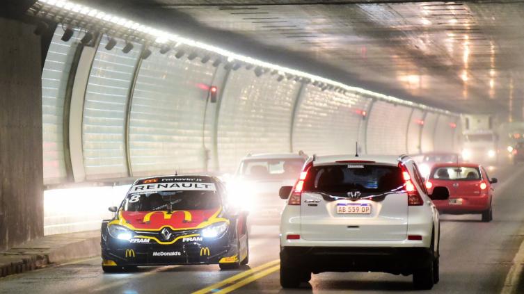 Los autos del Súper TC2000 cruzaron el Túnel Subfluvial