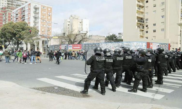 Represión y 548 despedidos en Agroindustria
