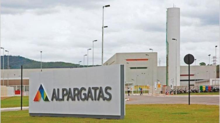 Alpargatas cierra plantas y despide a 450 empleados