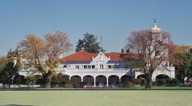 Prohíben ingresar al club a padre que debe cuota alimentaria