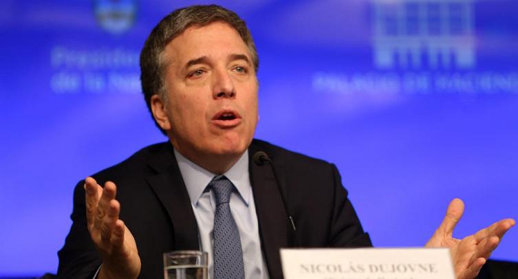 Dujovne descartó un bono de fin de año para jubilados