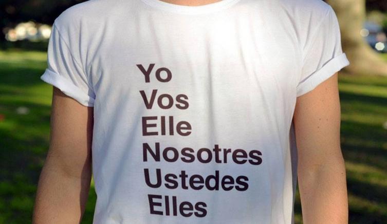 Echaron a docente de colegio católico por decir “todes” 